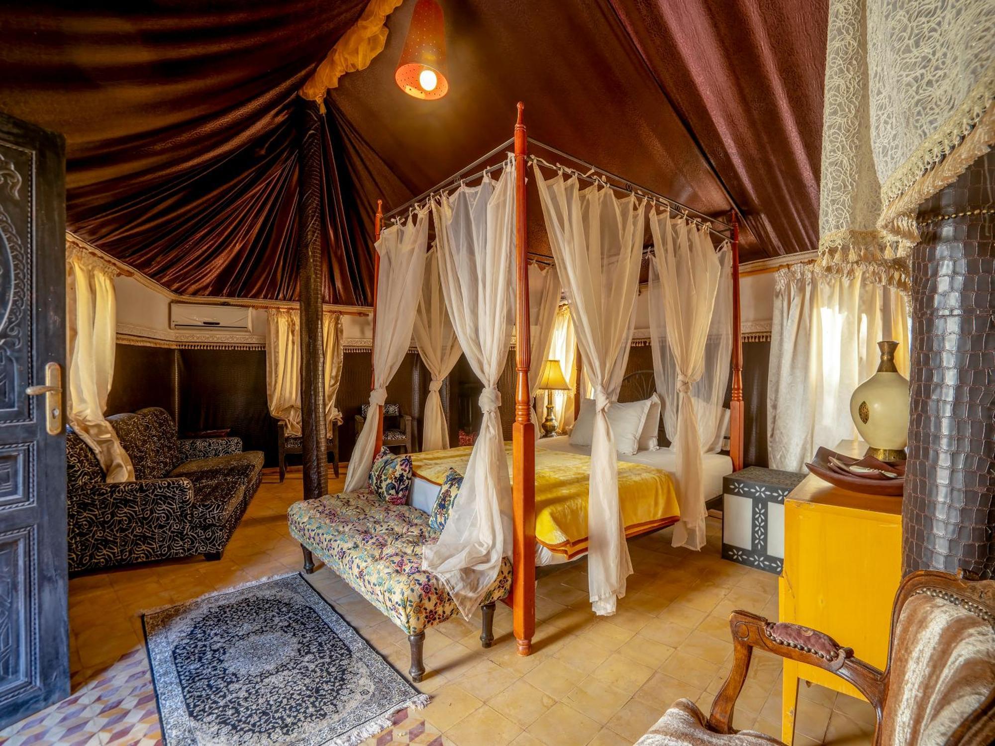 ริอ๊าด เคล เด ซอล Hotel Aghmat ภายนอก รูปภาพ